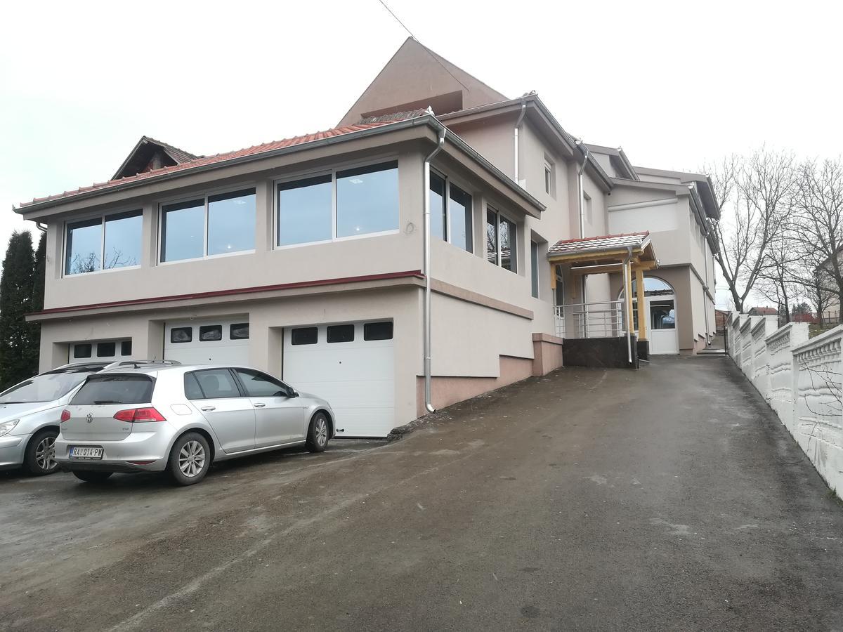 Karavan 123 Raška Exteriér fotografie