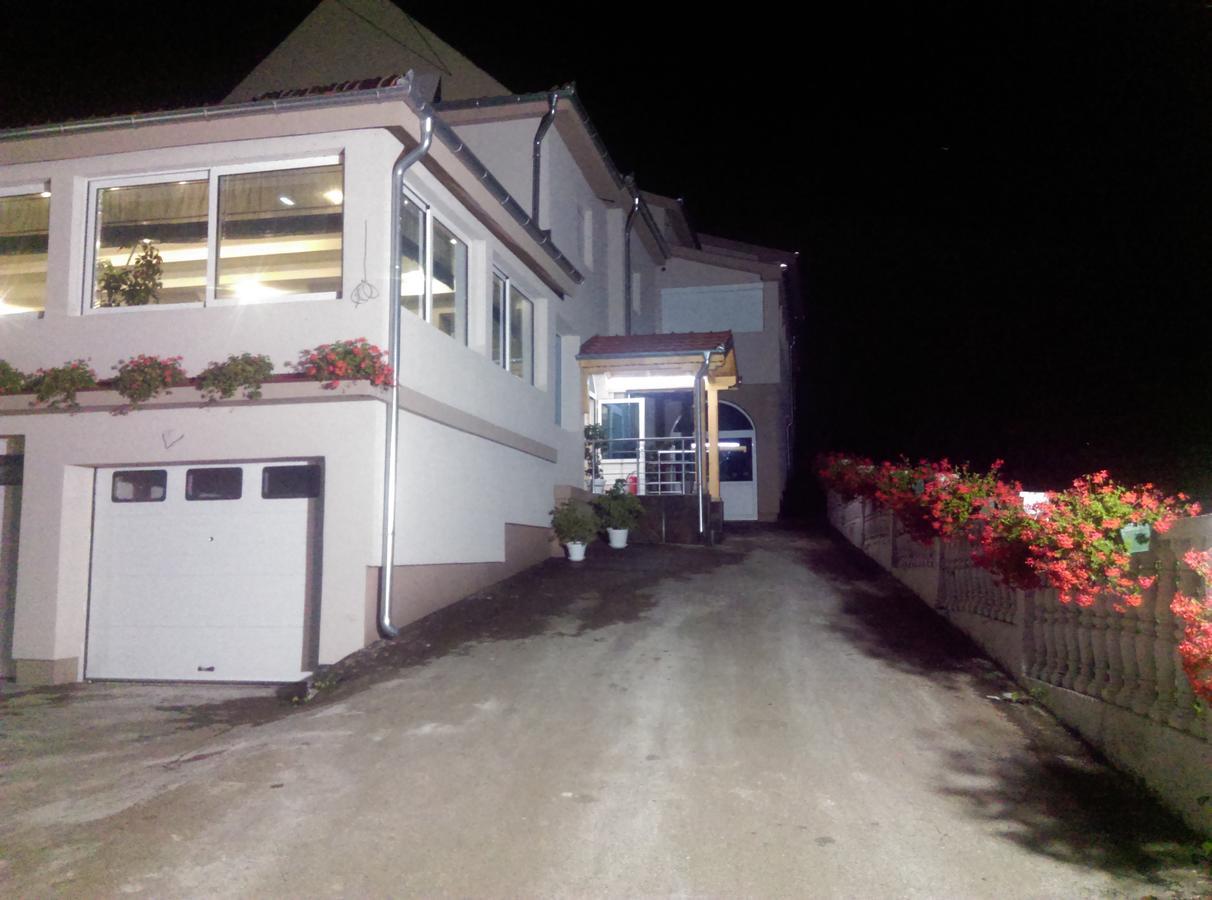 Karavan 123 Raška Exteriér fotografie