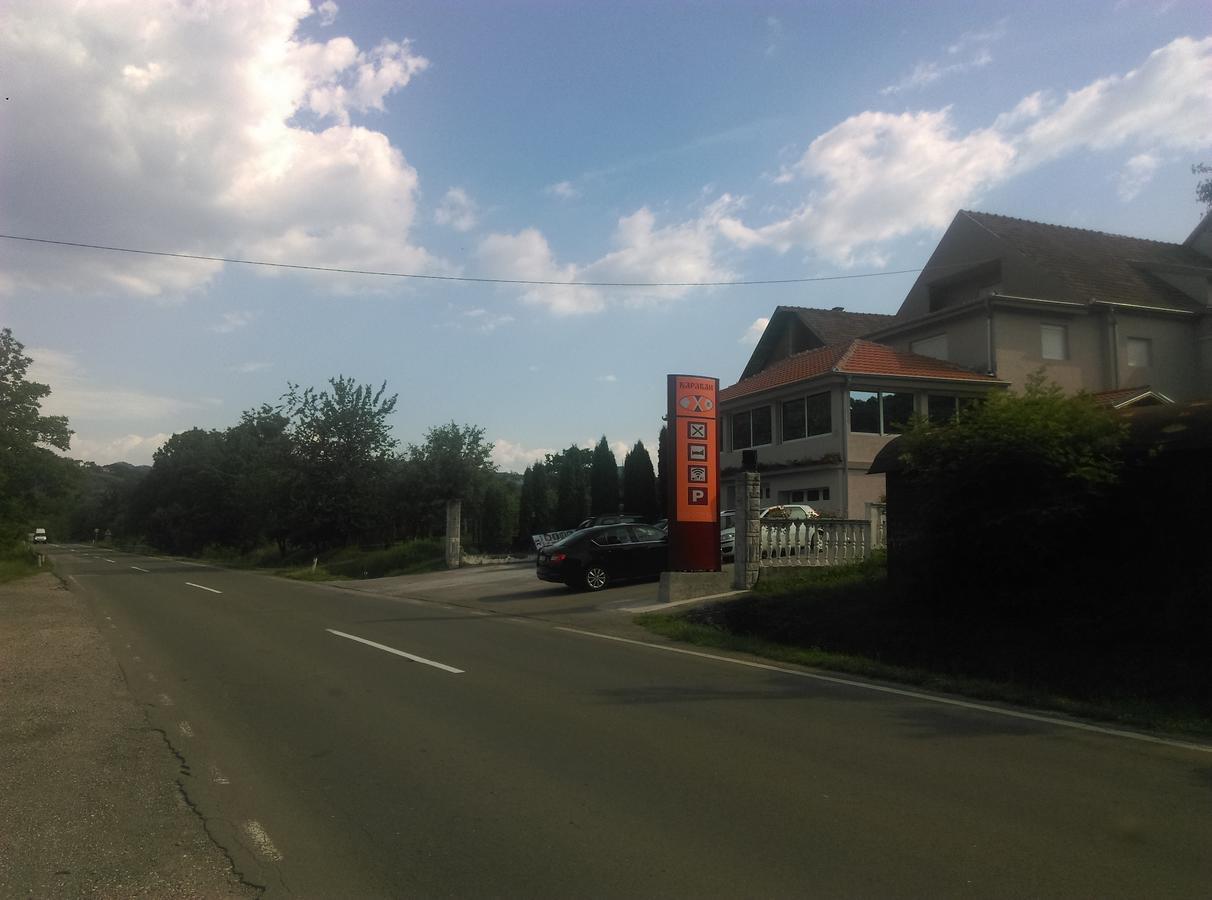 Karavan 123 Raška Exteriér fotografie